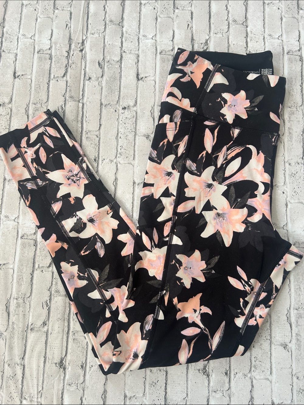 Victoria's Secret Women's Leggings (5) - Black, Gray, Pink, Purple - Picture 14 of 15